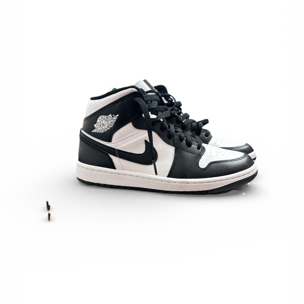 2023 Wmns Air Jordan 1 Mid 'Panda'